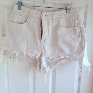Good American Light Cream Distressed Denim Shorts